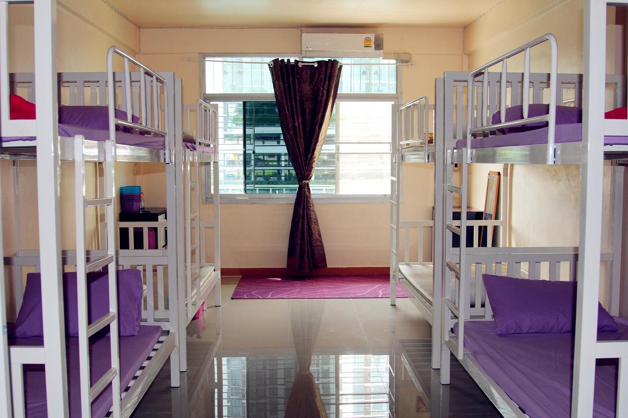 Small Elephant Hostel Bangkok Exterior foto